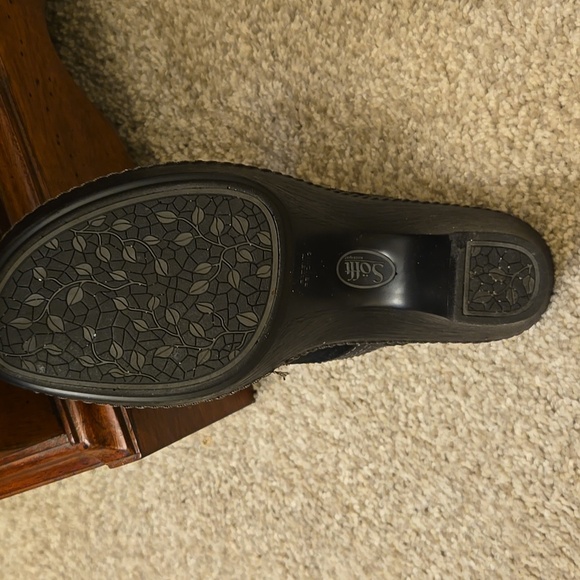 Sofft Women's Black Mule Heels. - Picture 3 of 6